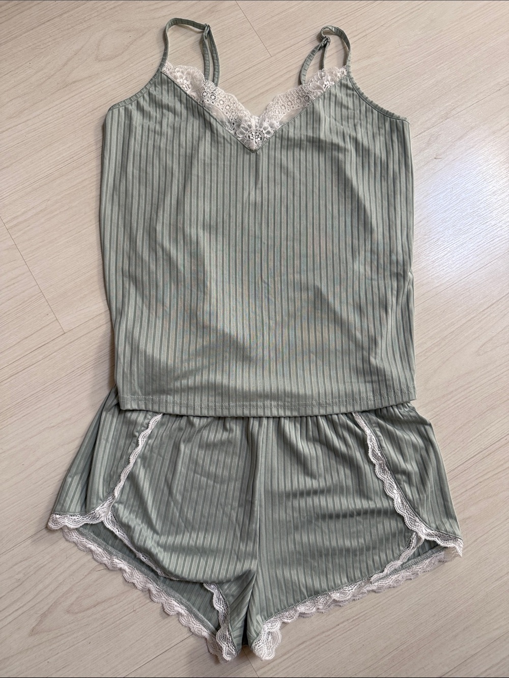 NWOT Ekouaer Silky Lace-Trim Ribbed Cami & Short Sleep Set - Sage Green